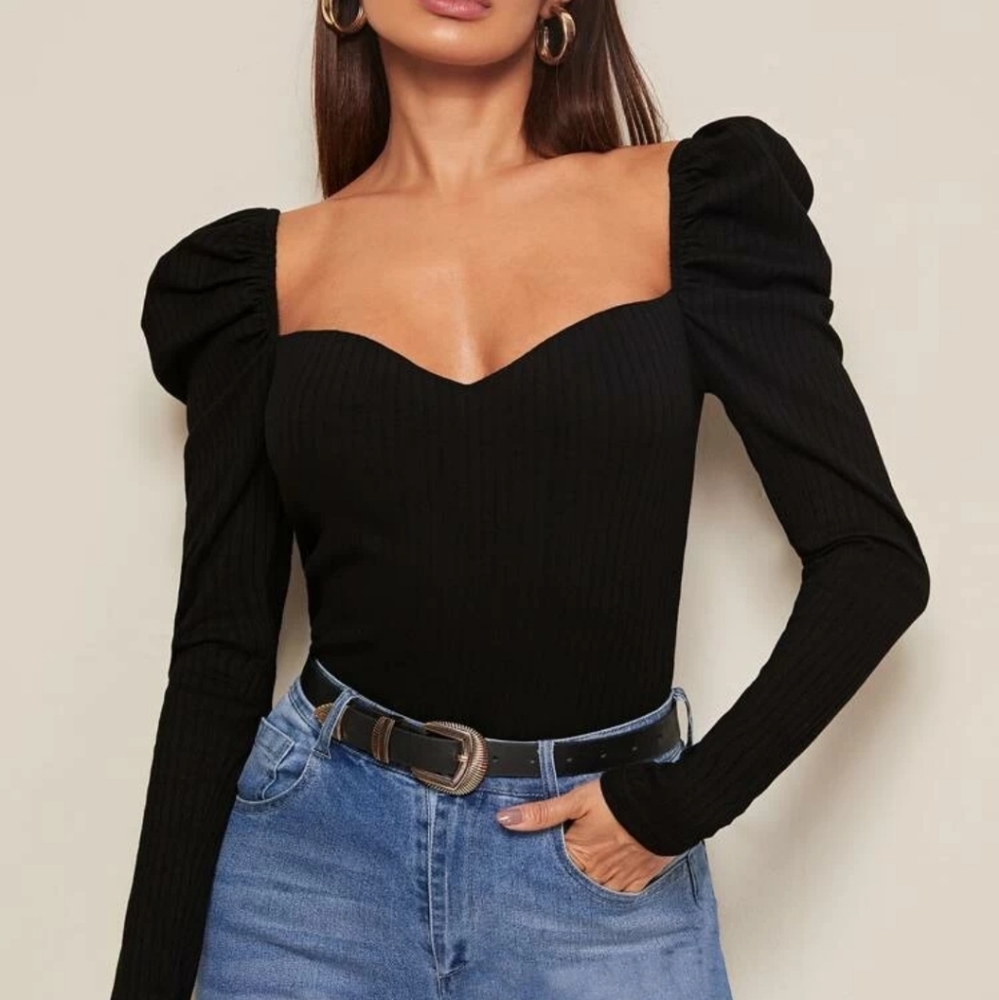 Black puffed shoulder sleeve top